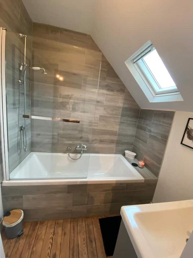 Le Manoir Des Lys Apartman Tilly-sur-Seulles Kültér fotó